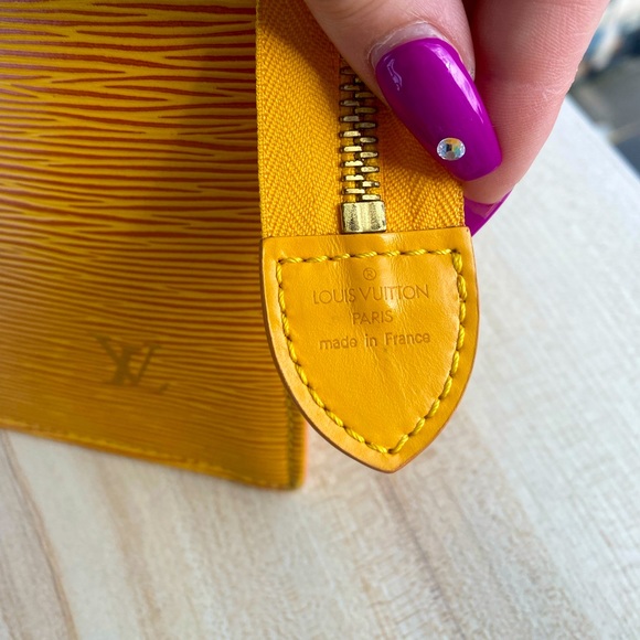 Authentic Louis Vuitton Epi Sac Triangle Tassil Purse - Picture 3 of 5